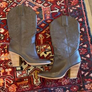 Miranda Lambert cowboy boots